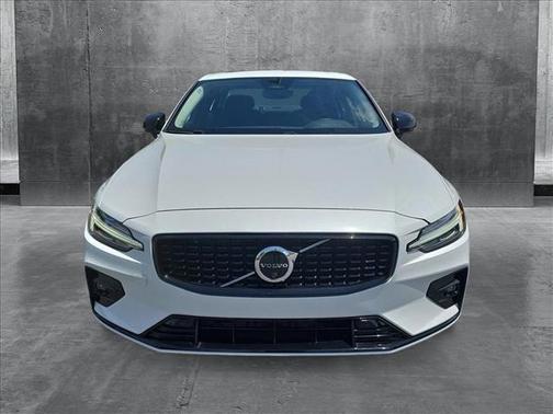 2024 Volvo S60 B5 Plus Dark Theme