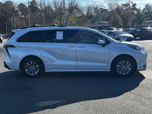 2025 Toyota Sienna XLE