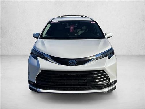 2025 Toyota Sienna XLE