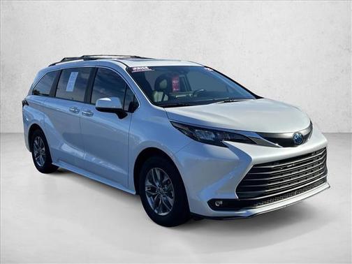 2025 Toyota Sienna XLE