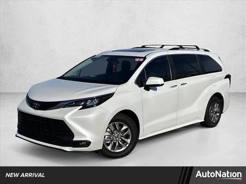 2025 Toyota Sienna XLE