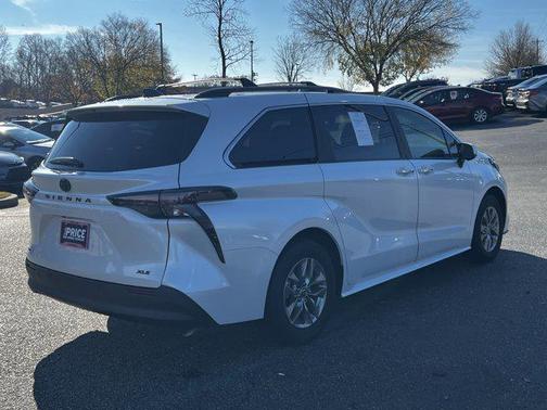 2025 Toyota Sienna XLE