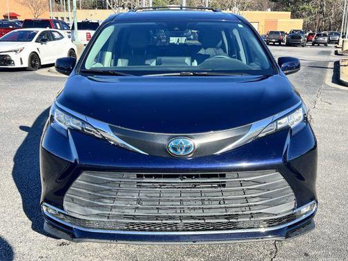 2021 Toyota Sienna XLE 8 Passenger