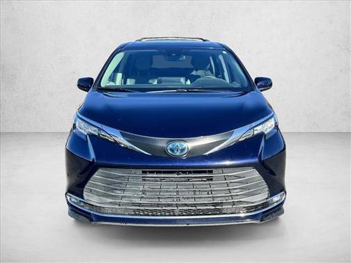 2021 Toyota Sienna XLE 8 Passenger