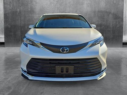 2021 Toyota Sienna XLE 8 Passenger