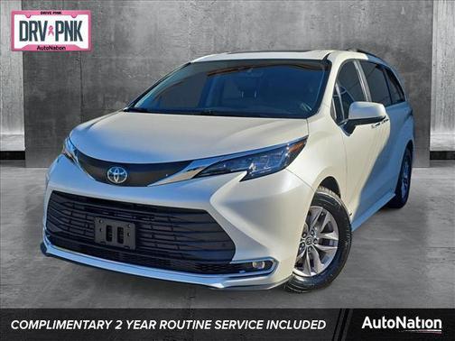 2021 Toyota Sienna XLE 8 Passenger