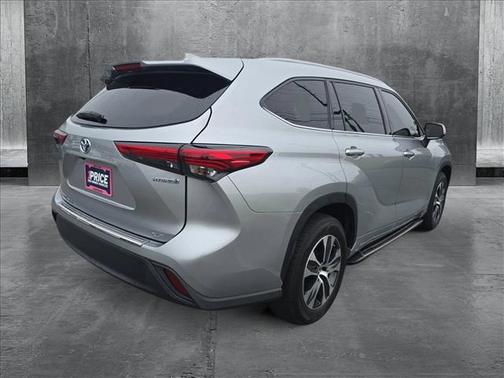 2022 Toyota Highlander Hybrid XLE