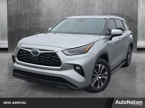 2022 Toyota Highlander Hybrid XLE