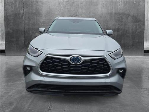 2022 Toyota Highlander Hybrid XLE