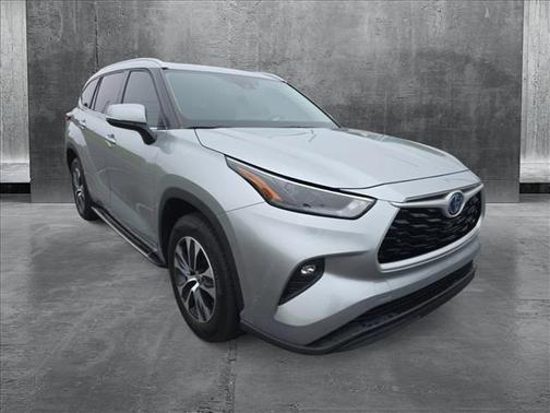 2022 Toyota Highlander Hybrid XLE