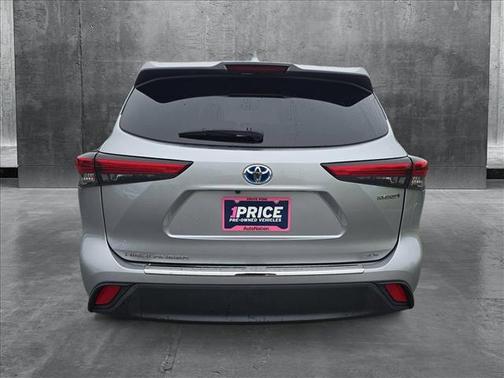 2022 Toyota Highlander Hybrid XLE