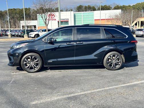 2021 Toyota Sienna XSE 7 Passenger