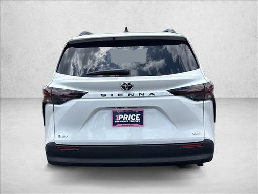 Wind Chill Pearl 2026 Toyota Sienna XLE