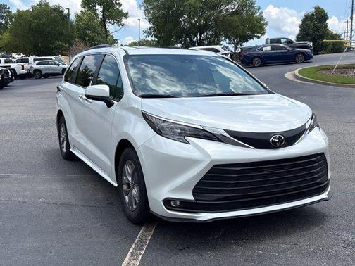 Wind Chill Pearl 2026 Toyota Sienna XLE