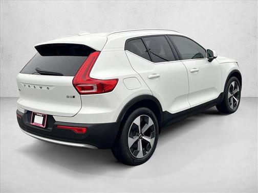 2023 Volvo XC40 B5 Plus Bright Theme