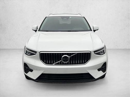 2023 Volvo XC40 B5 Plus Bright Theme
