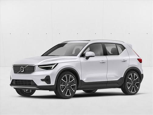 2023 Volvo XC40 B5 Plus Bright Theme