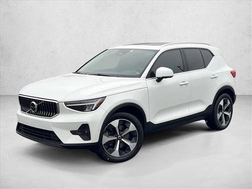 2023 Volvo XC40 B5 Plus Bright Theme