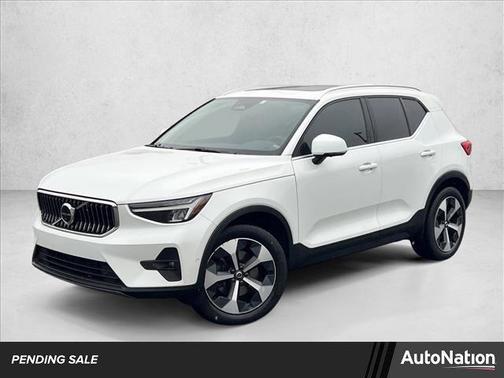 2023 Volvo XC40 B5 Plus Bright Theme