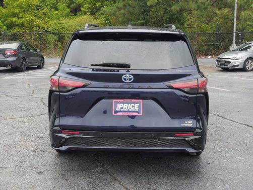 2022 Toyota Sienna XSE 7 Passenger