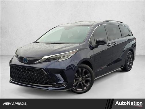2022 Toyota Sienna XSE 7 Passenger