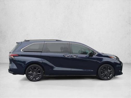 2022 Toyota Sienna XSE 7 Passenger
