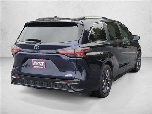 2022 Toyota Sienna XSE 7 Passenger