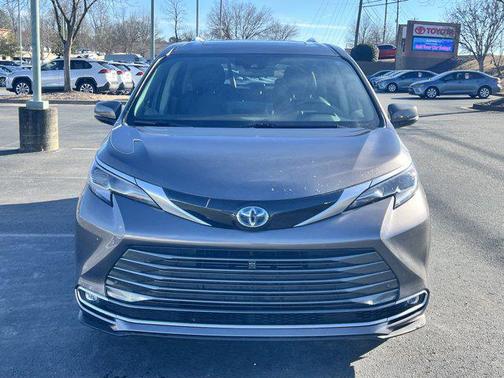 2023 Toyota Sienna Platinum