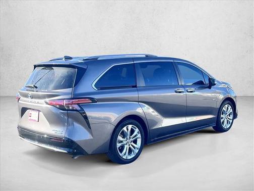 2023 Toyota Sienna Platinum