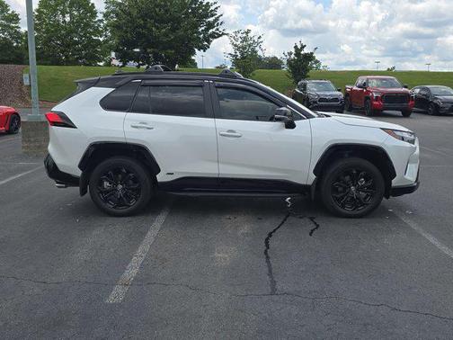 Wind Chill Pearl/Midnight Black Metallic 2025 Toyota RAV4 Hybrid SE