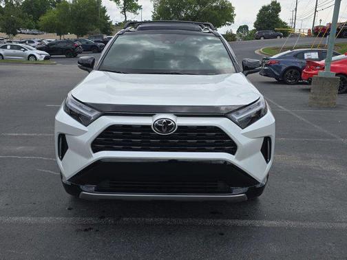 Wind Chill Pearl/Midnight Black Metallic 2025 Toyota RAV4 Hybrid SE