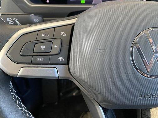Platinum Gray Metallic 2023 Volkswagen Tiguan 2.0T SE