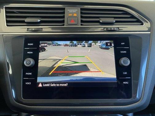 Platinum Gray Metallic 2023 Volkswagen Tiguan 2.0T SE