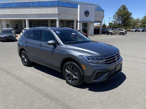 Platinum Gray Metallic 2023 Volkswagen Tiguan 2.0T SE