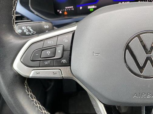 Deep Black Pearl Effect 2023 Volkswagen Taos 1.5T SE