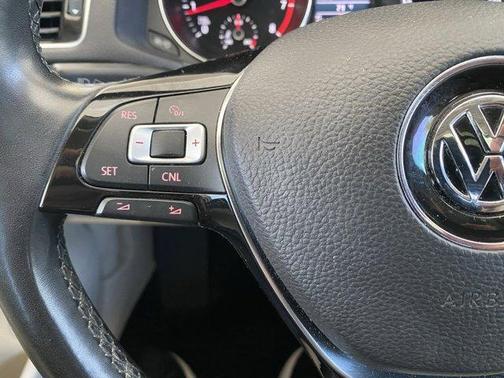 Pure White 2017 Volkswagen Passat 1.8T SE
