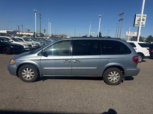2005 Chrysler Town & Country Touring