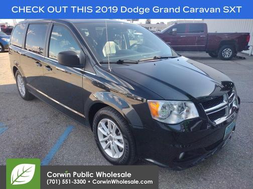 Black Onyx Crystal Pearlcoat 2019 Dodge Grand Caravan SXT