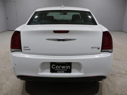 2016 Chrysler 300 S