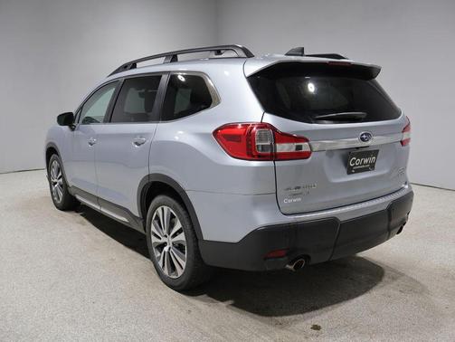 Ice Silver Metallic 2022 Subaru Ascent Limited 8-Passenger