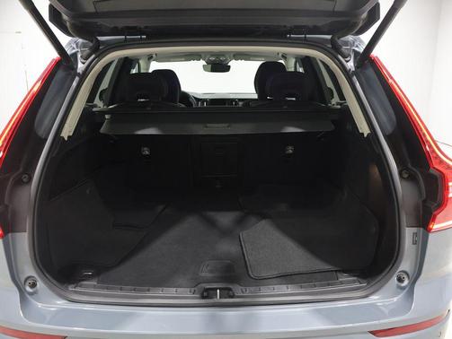 Green 2024 Volvo XC60 B5 Core Dark Theme