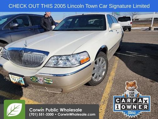 2005 Lincoln Town Car Signature