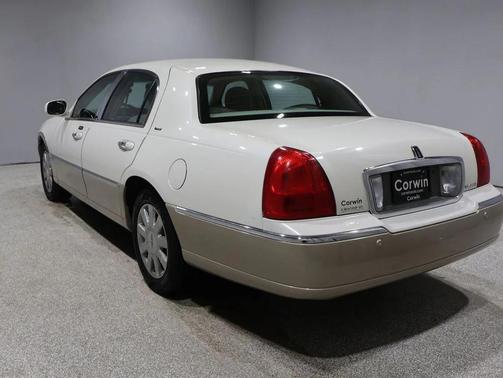 2005 Lincoln Town Car Signature