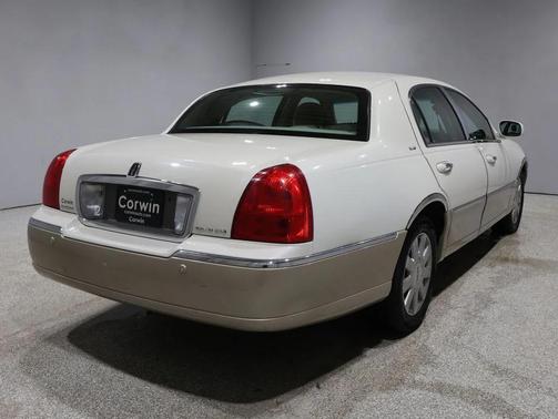 2005 Lincoln Town Car Signature