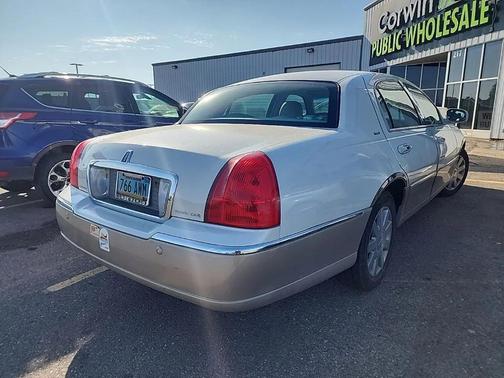 2005 Lincoln Town Car Signature