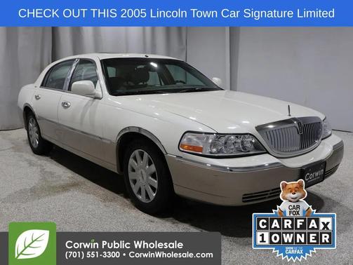 2005 Lincoln Town Car Signature