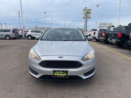 Ingot Silver 2018 Ford Focus SE