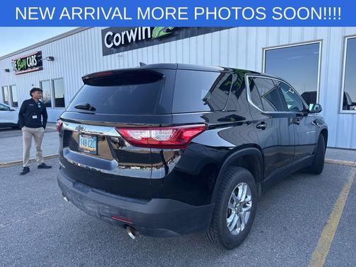 Mosaic Black 2018 Chevrolet Traverse LS