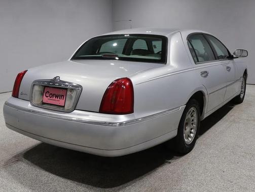 2000 Lincoln Town Car Cartier