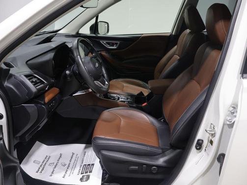 Crystal White Pearl 2022 Subaru Forester Touring